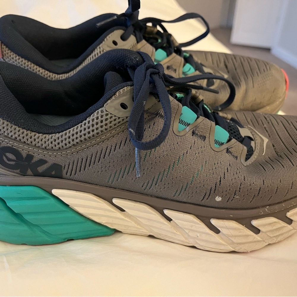 Hoka one one women’s Gaviota 3 8.5B